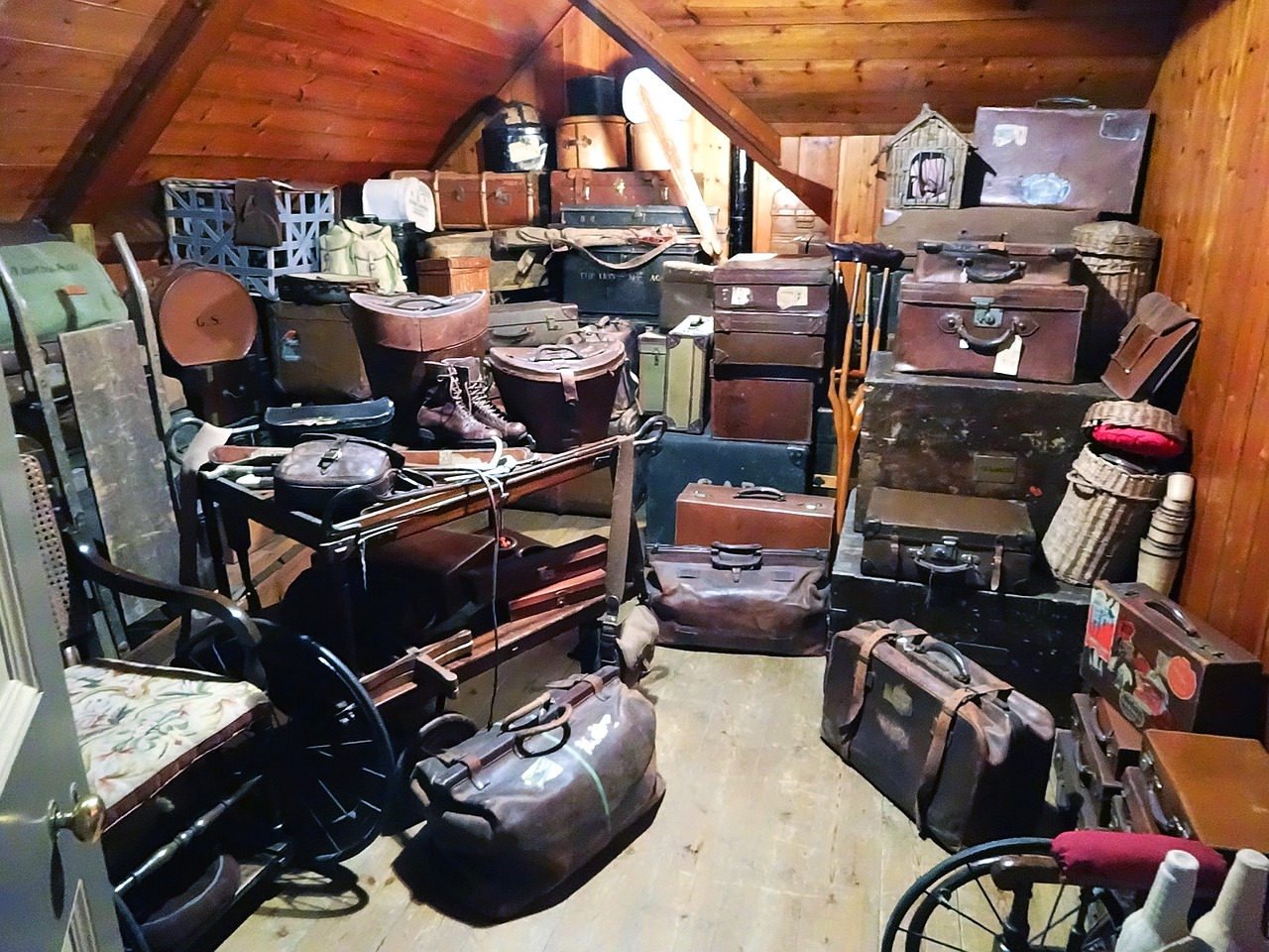 Grenier remplie de valises